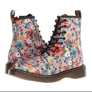 Dr. Martens 1460 Wanderflower BIG KIDS/YOUTH Boots